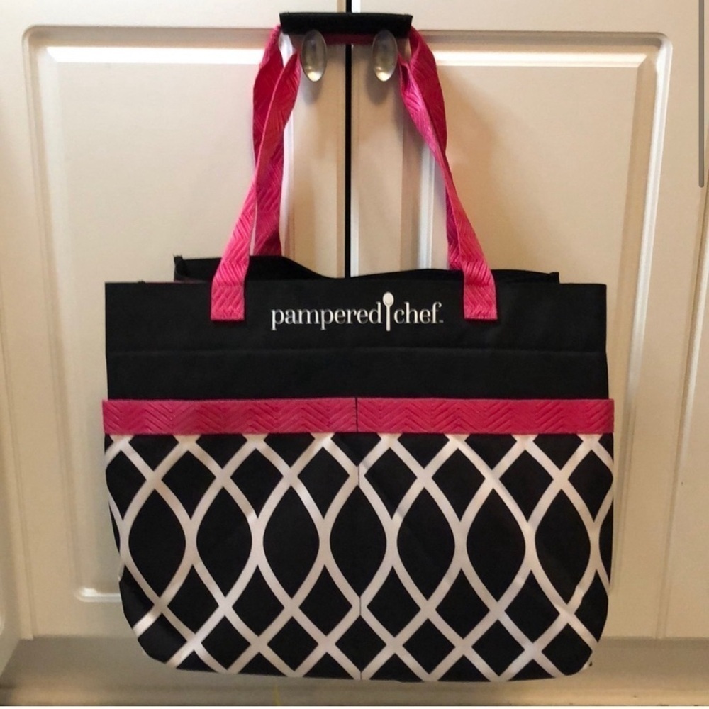 Pampered Chef large black / pink carry all tote. Like new! - Picture 2 of 5